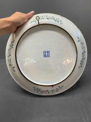 A Chinese Canton enamel 'dragon' dish, Kangxi mark, 19th C. — 照片 3