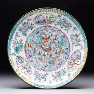 A Chinese Canton enamel 'dragon' dish, Kangxi mark, 19th C. — 照片 1