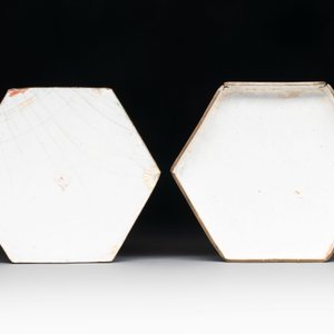 A Chinese Canton enamel 'Eight Immortals' star-shaped plate and a covered box, Qing — photo 9