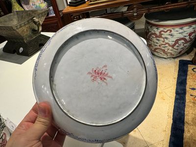 A Chinese Canton enamel 'European scene' plate and a teapot, Qianlong — 照片 3