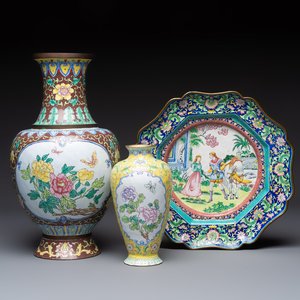A Chinese Canton enamel 'European Subject' dish and two vases, 20th C. — photo 1