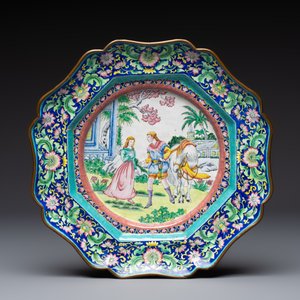A Chinese Canton enamel 'European Subject' dish and two vases, 20th C. — photo 2