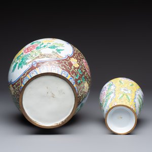 A Chinese Canton enamel 'European Subject' dish and two vases, 20th C. — photo 9
