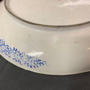 A Chinese Canton enamel ‘European subject’ plate, Qianlong — 照片 18