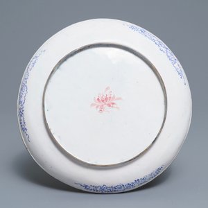 A Chinese Canton enamel ‘European subject’ plate, Qianlong — 照片 2