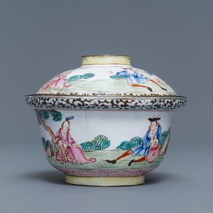 A Chinese Canton enamel 'Europeans' bowl and cover, Qianlong — 照片 1