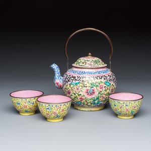 A Chinese Canton enamel ‘floral’ teapot and three cups — photo 1