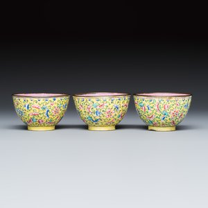 A Chinese Canton enamel ‘floral’ teapot and three cups — photo 12