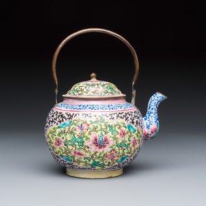 A Chinese Canton enamel ‘floral’ teapot and three cups — photo 3