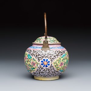 A Chinese Canton enamel ‘floral’ teapot and three cups — photo 4