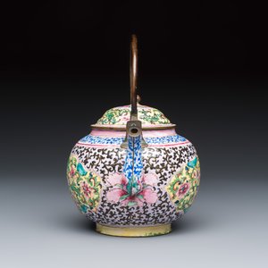 A Chinese Canton enamel ‘floral’ teapot and three cups — photo 5