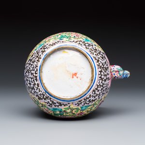 A Chinese Canton enamel ‘floral’ teapot and three cups — photo 7