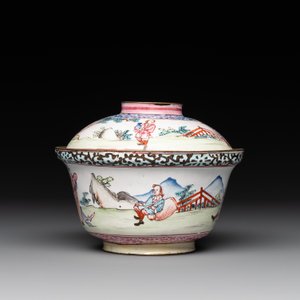A Chinese Canton enamel 'foreigners' bowl and cover and an 'erotical subject' plate, Yongzheng/Qianlong — 照片 6