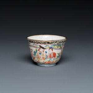 A Chinese Canton enamel 'foreigners' wine cup, Yongzheng — 照片 1