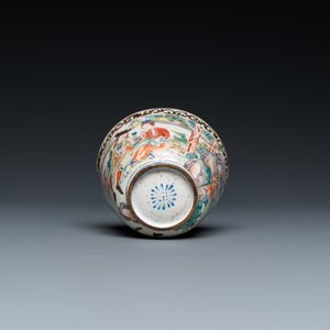A Chinese Canton enamel 'foreigners' wine cup, Yongzheng — 照片 7