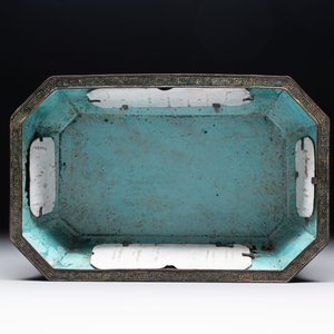 A Chinese Canton enamel gilt-decorated dark-green-ground jardinière with four inserted plaques, Qianlong/Jiaqing — 照片 6