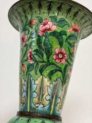 A Chinese Canton enamel green-ground three-piece altar set, 19th C. — photo 18