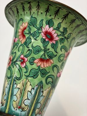A Chinese Canton enamel green-ground three-piece altar set, 19th C. — photo 19