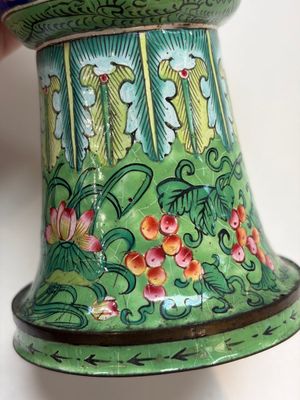 A Chinese Canton enamel green-ground three-piece altar set, 19th C. — photo 24