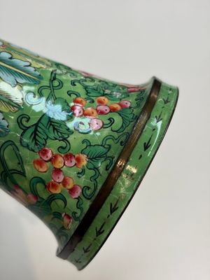 A Chinese Canton enamel green-ground three-piece altar set, 19th C. — photo 28