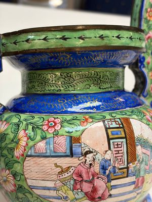 A Chinese Canton enamel green-ground three-piece altar set, 19th C. — photo 35
