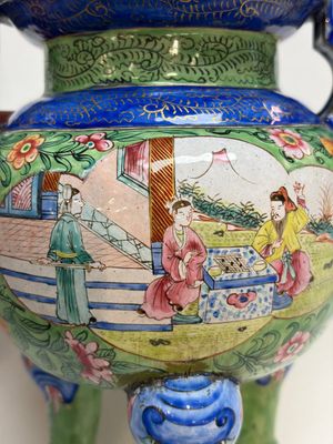 A Chinese Canton enamel green-ground three-piece altar set, 19th C. — photo 38