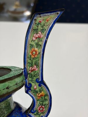 A Chinese Canton enamel green-ground three-piece altar set, 19th C. — photo 39
