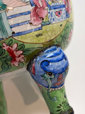 A Chinese Canton enamel green-ground three-piece altar set, 19th C. — photo 41
