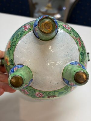 A Chinese Canton enamel green-ground three-piece altar set, 19th C. — photo 43