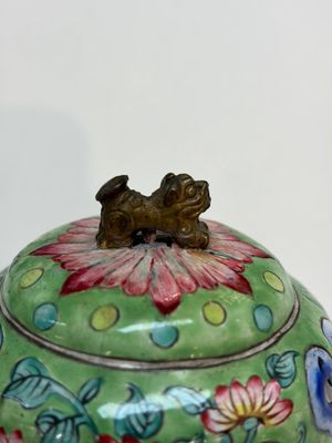 A Chinese Canton enamel green-ground three-piece altar set, 19th C. — photo 45