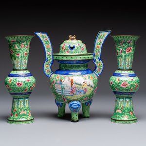 A Chinese Canton enamel green-ground three-piece altar set, 19th C. — photo 1