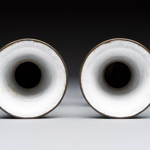 A Chinese Canton enamel green-ground three-piece altar set, 19th C. — photo 12