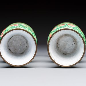 A Chinese Canton enamel green-ground three-piece altar set, 19th C. — photo 13