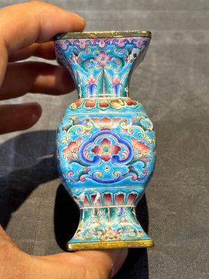A Chinese Canton enamel 'gu' vase with floral design, Qianlong mark and of the period — photo 4