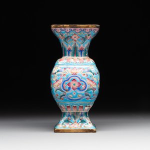 A Chinese Canton enamel 'gu' vase with floral design, Qianlong mark and of the period — photo 1