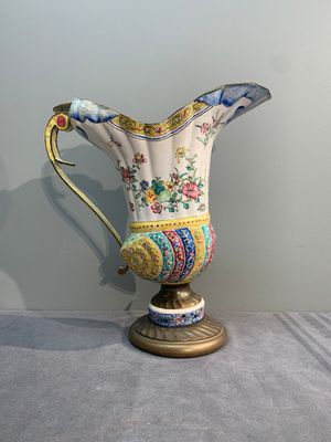 A Chinese Canton enamel helm-shaped ewer and an oval basin, Qianlong — 照片 3