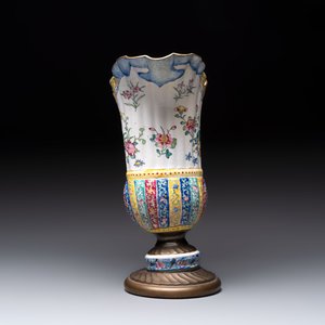 A Chinese Canton enamel helm-shaped ewer and an oval basin, Qianlong — 照片 7