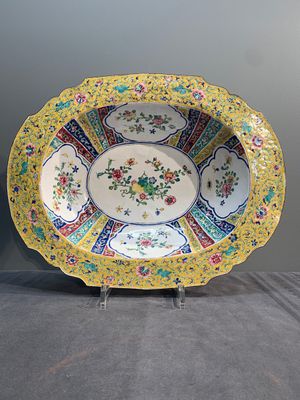 A Chinese Canton enamel helm-shaped ewer with shell-shaped basin, Qianlong — photo 7