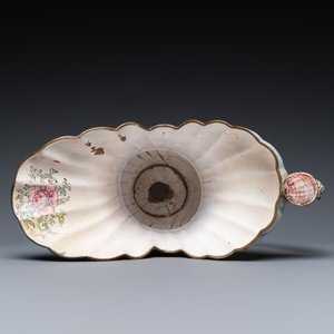 A Chinese Canton enamel helm-shaped ewer with shell-shaped basin, Qianlong — photo 12