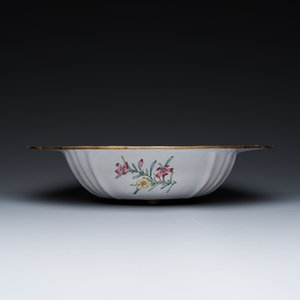 A Chinese Canton enamel helm-shaped ewer with shell-shaped basin, Qianlong — photo 7