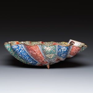 A Chinese Canton enamel helm-shaped ewer with shell-shaped basin, Yongzheng/Qianlong — photo 7
