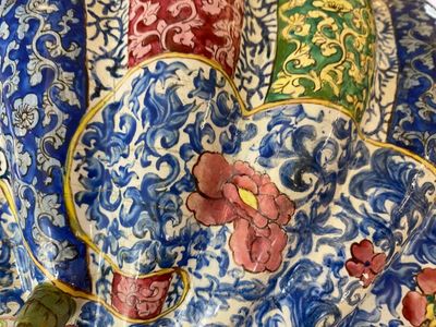 A Chinese Canton enamel helm-shaped ewer with shell-shaped basin, Yongzheng/Qianlong — photo 16
