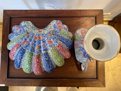 A Chinese Canton enamel helm-shaped ewer with shell-shaped basin, Yongzheng/Qianlong — photo 5