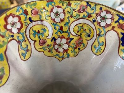 A Chinese Canton enamel helm-shaped ewer with shell-shaped basin, Yongzheng/Qianlong — photo 7