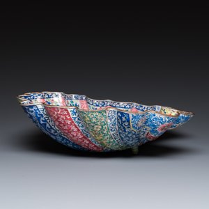 A Chinese Canton enamel helm-shaped ewer with shell-shaped basin, Yongzheng/Qianlong — photo 7