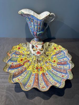 A Chinese Canton enamel helm-shaped ewer with shell-shaped basin, Yongzheng/Qianlong — photo 1