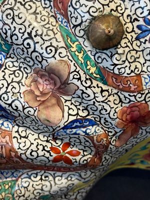 A Chinese Canton enamel helm-shaped ewer with shell-shaped basin, Yongzheng/Qianlong — photo 13