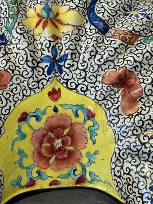 A Chinese Canton enamel helm-shaped ewer with shell-shaped basin, Yongzheng/Qianlong — photo 14