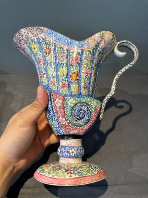 A Chinese Canton enamel helm-shaped ewer with shell-shaped basin, Yongzheng/Qianlong — photo 15