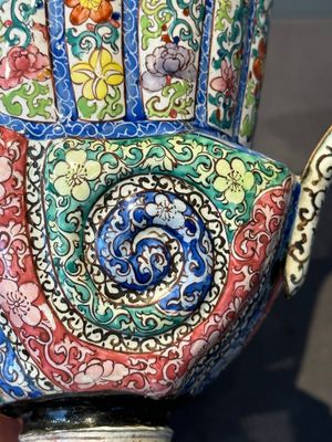 A Chinese Canton enamel helm-shaped ewer with shell-shaped basin, Yongzheng/Qianlong — photo 16